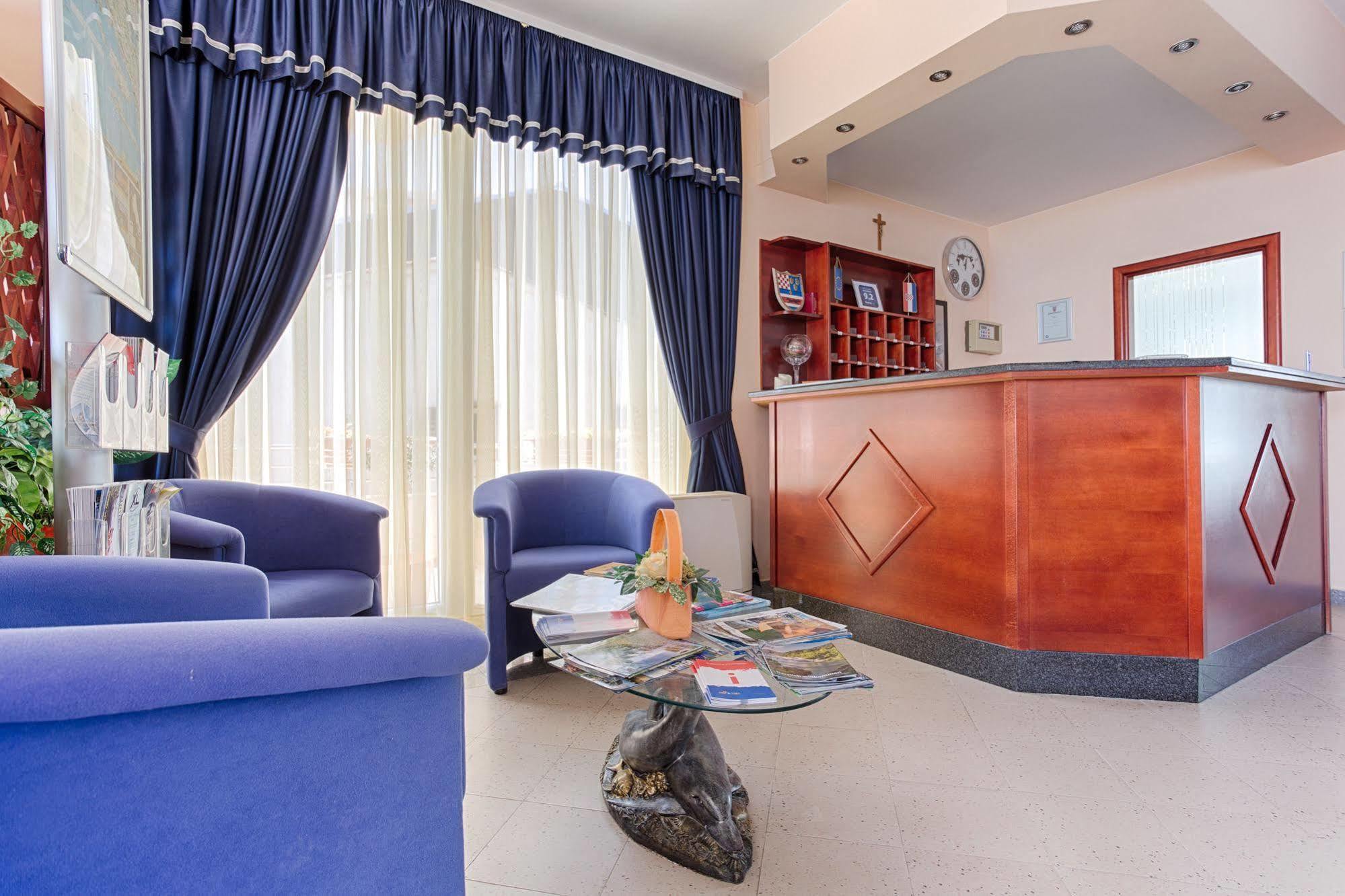 Hotel Viktorija 3*