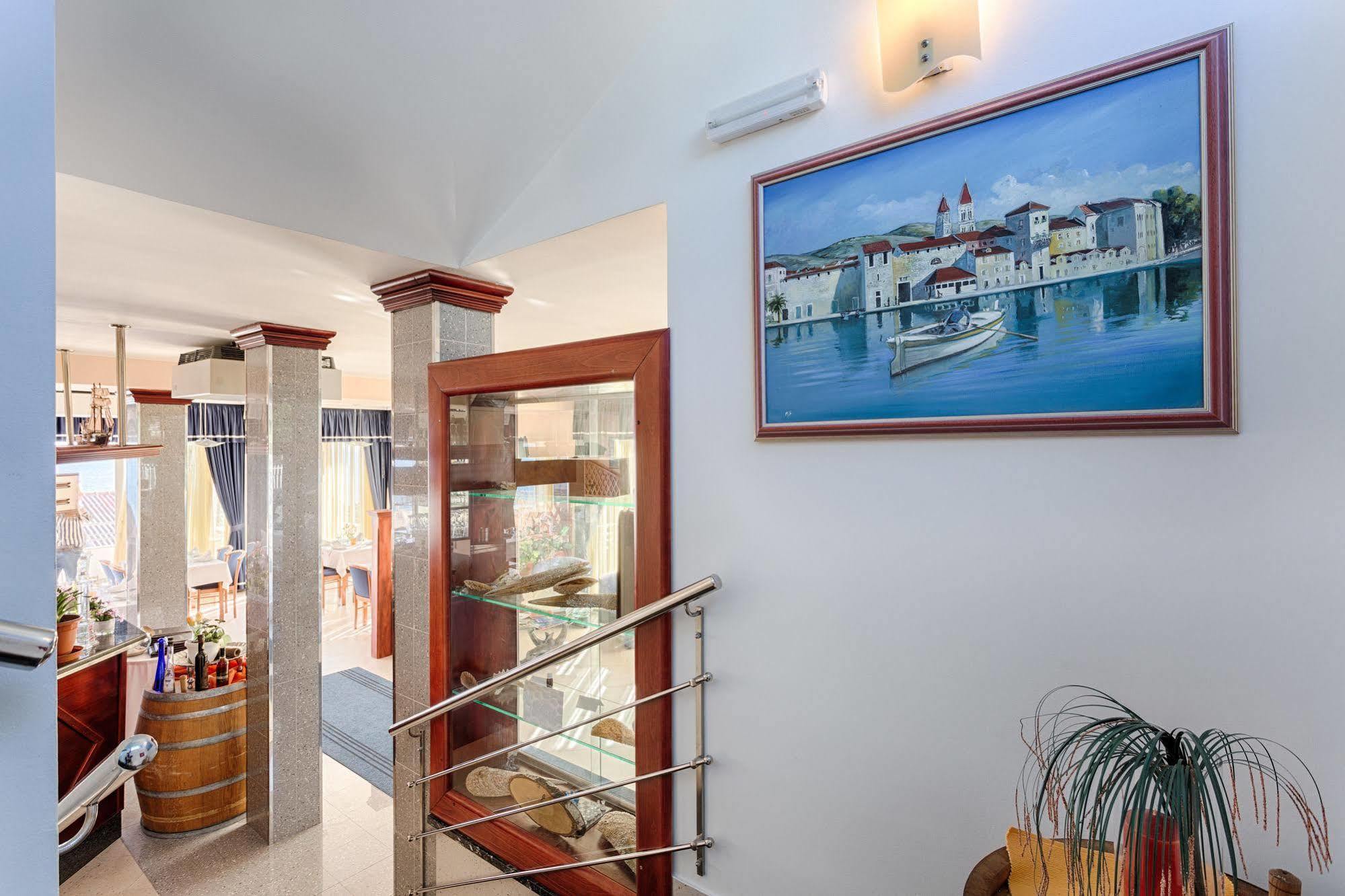 Hotel Viktorija 3*