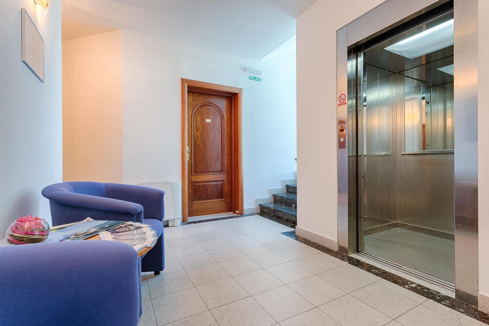 Hotel Viktorija 3*